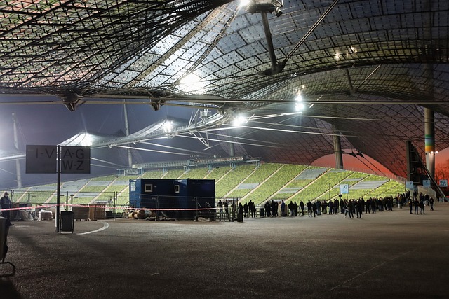 德甲第2輪拜仁慕尼黑3-2科隆 萊萬首開紀錄格納布裏梅開二度.